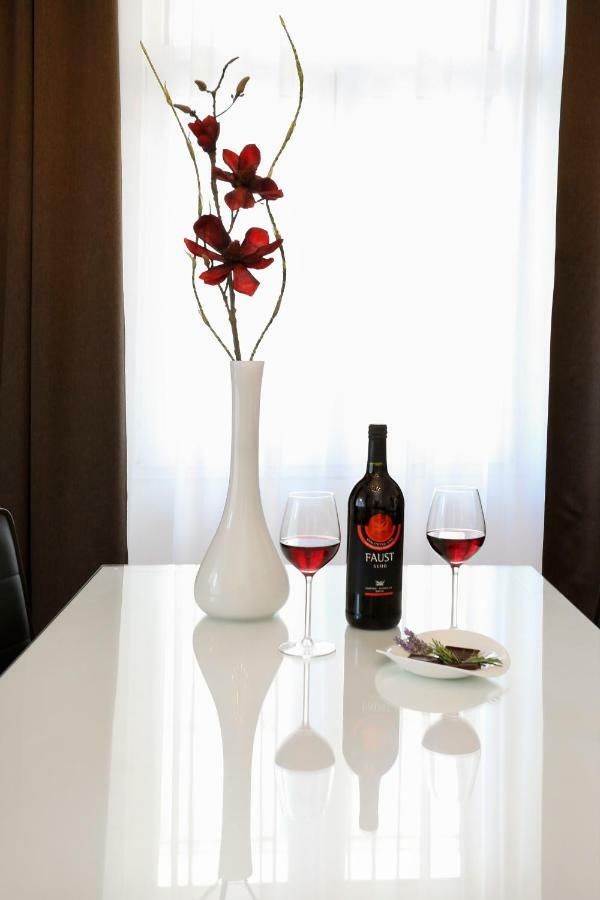 Marton & Martinis Superior Apartments - Spacious One-Room Apartments - Excellent Location Within Walking Distance Of Diocletian'S Palace And Bacvice Beach - The Best Restaurants Within Walking Distance - Buralux Properties Split Exterior foto