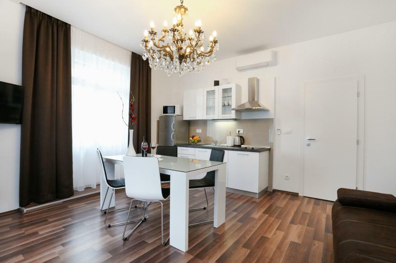 Marton & Martinis Superior Apartments - Spacious One-Room Apartments - Excellent Location Within Walking Distance Of Diocletian'S Palace And Bacvice Beach - The Best Restaurants Within Walking Distance - Buralux Properties Split Exterior foto